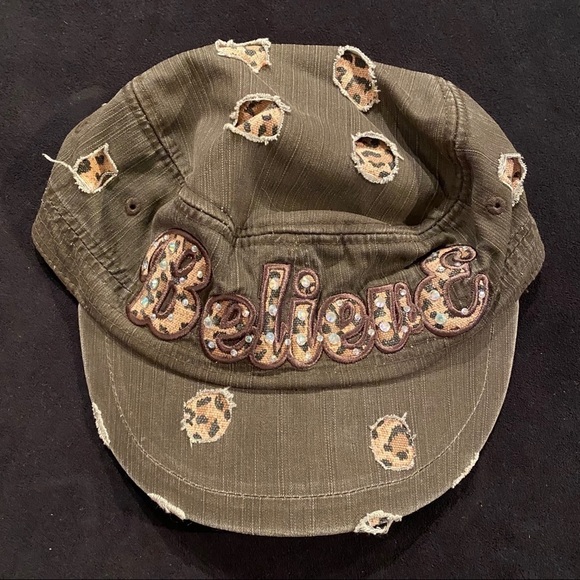 Cute bedazzled camo hat - Picture 1 of 3